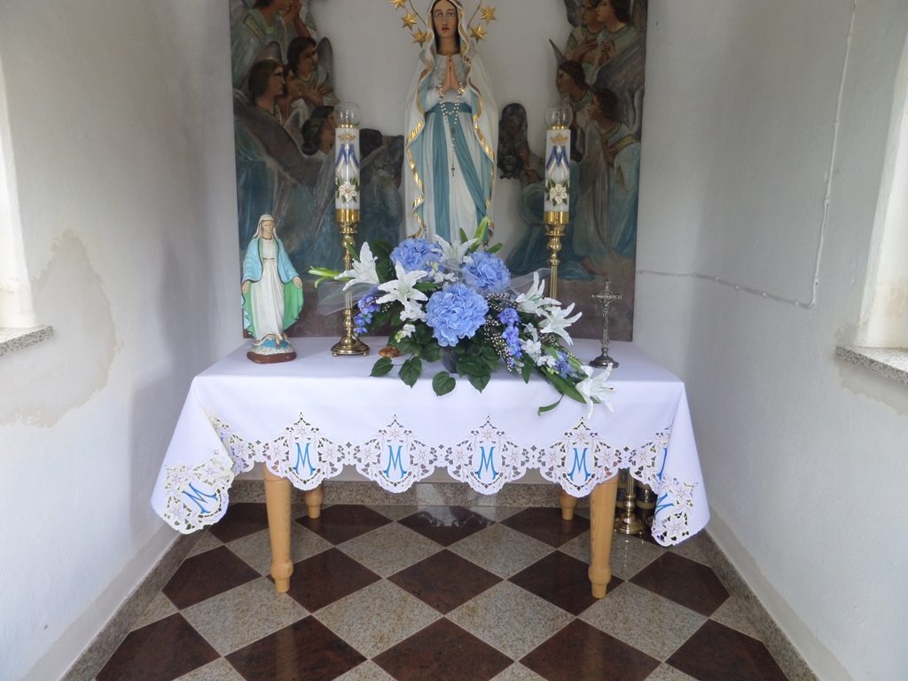 Fotorelacja z remontu kapliczki